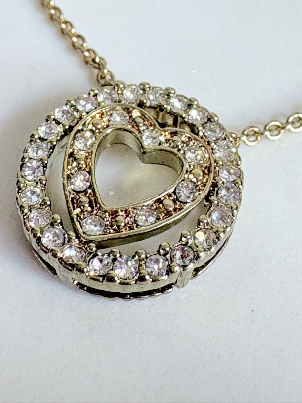 Vintage Avon Floating Heart Halo Pavé Circle Pendant Necklace Gold Tone 18” Ext